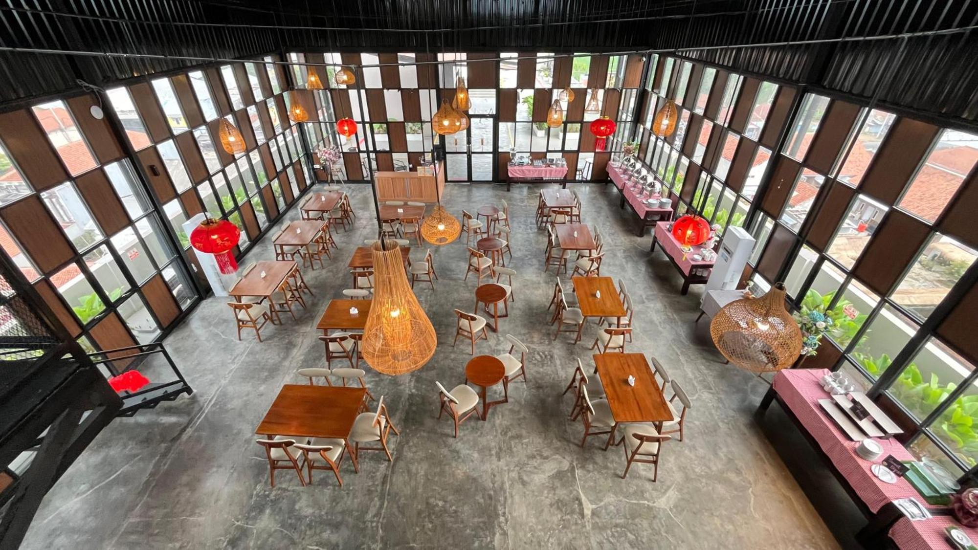 Front One Hotel Gombong Gombong  エクステリア 写真