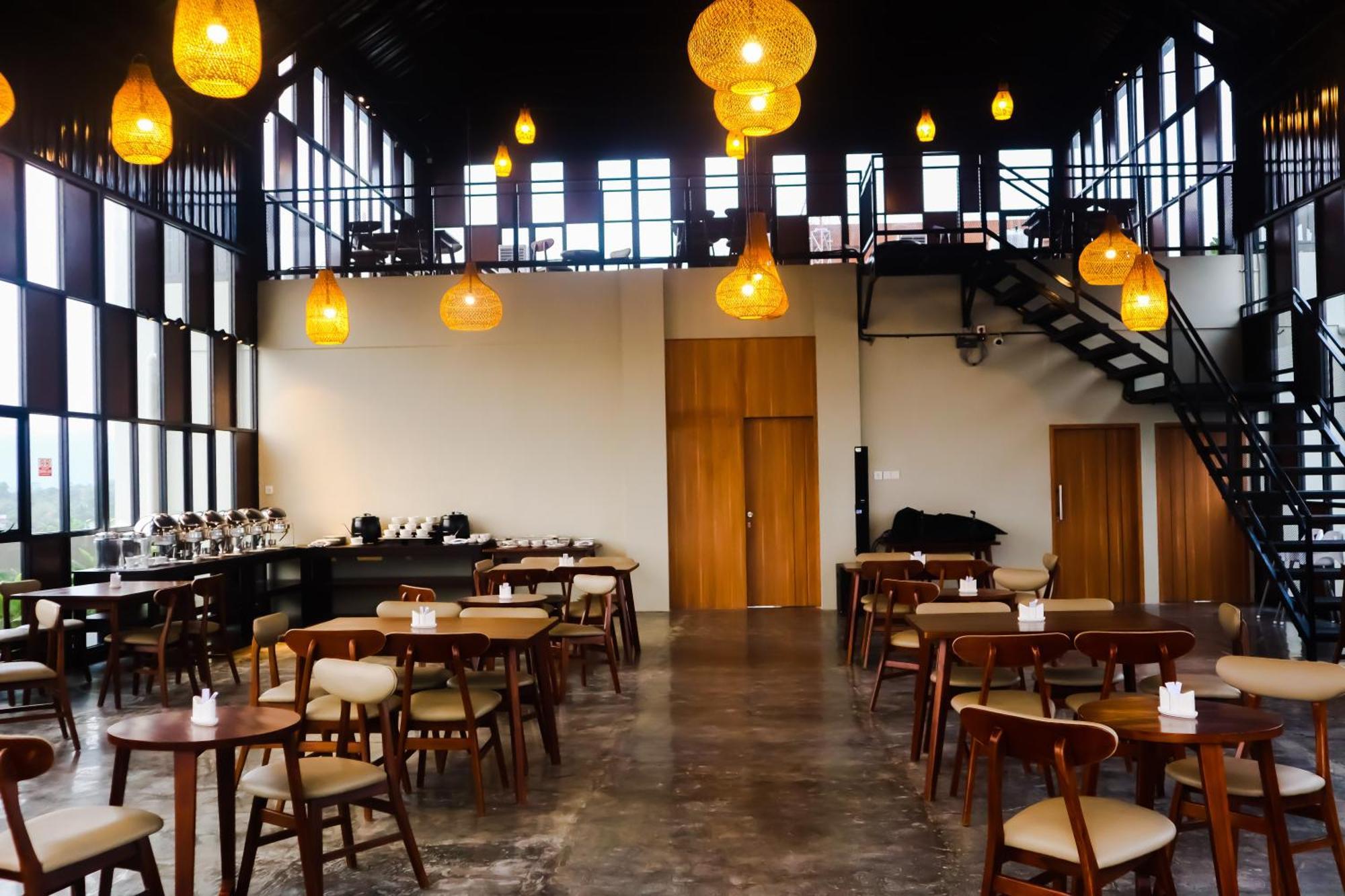 Front One Hotel Gombong Gombong  エクステリア 写真