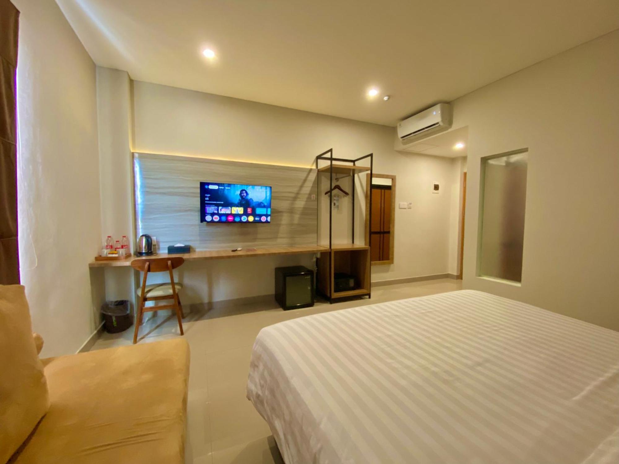 Front One Hotel Gombong Gombong  エクステリア 写真